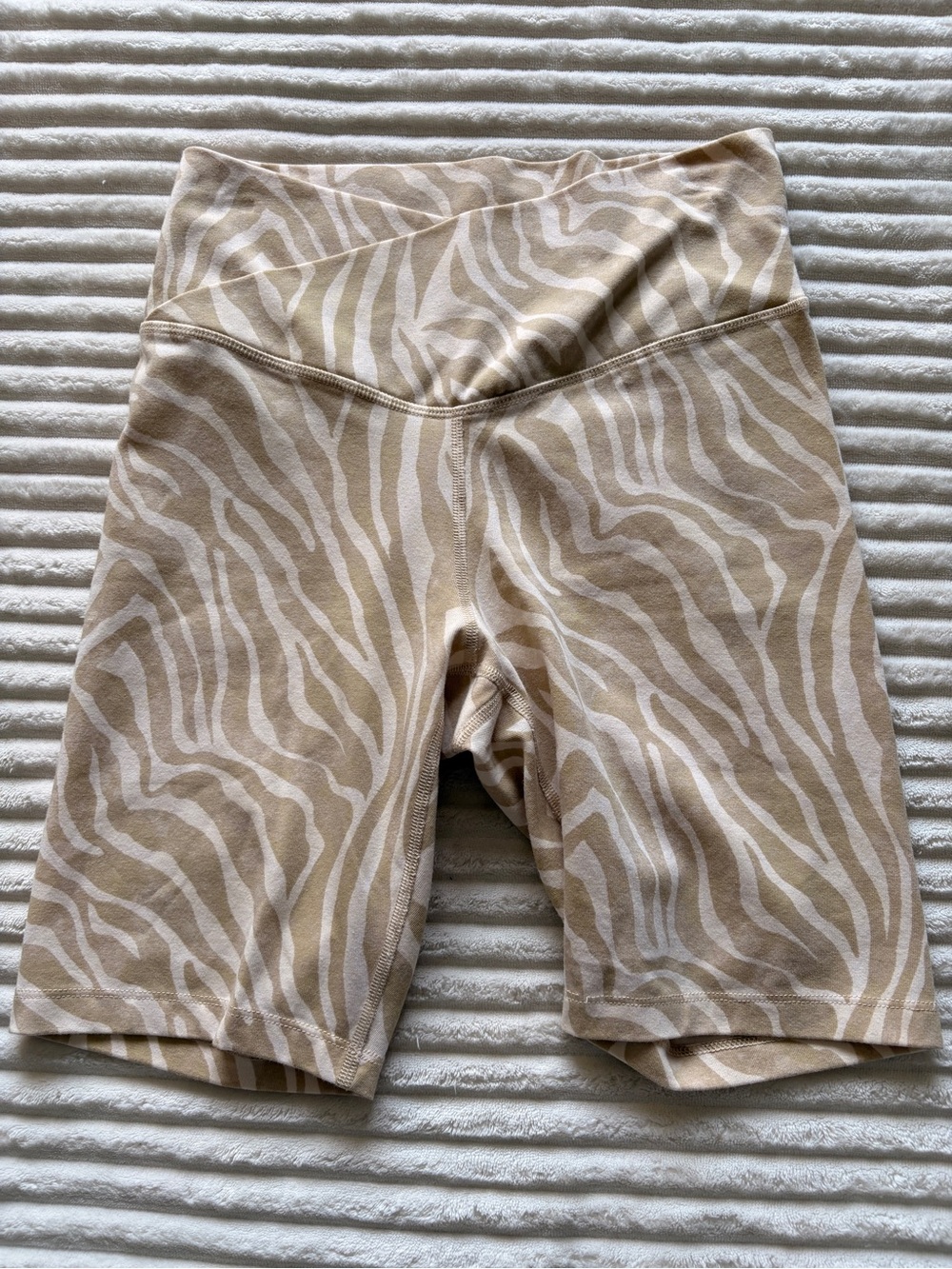 Old navy active High-Rise Beige Zebra Print Bike Shorts Small